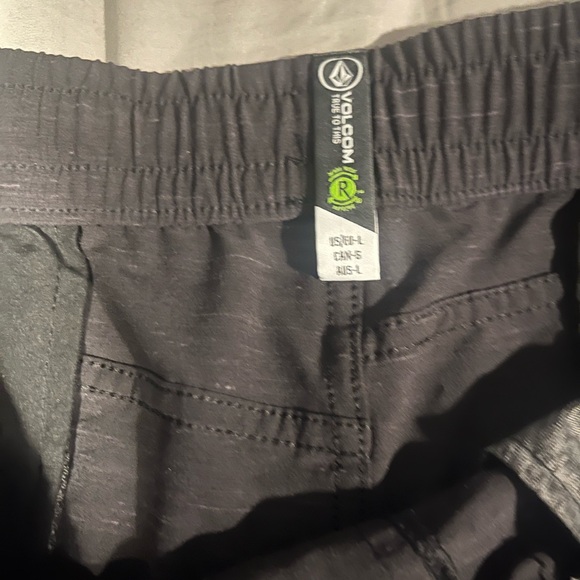 Volcom casual shorts / bathing suit - Picture 2 of 2